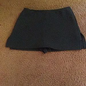 LIKE NEW BLACK MINISKIRT